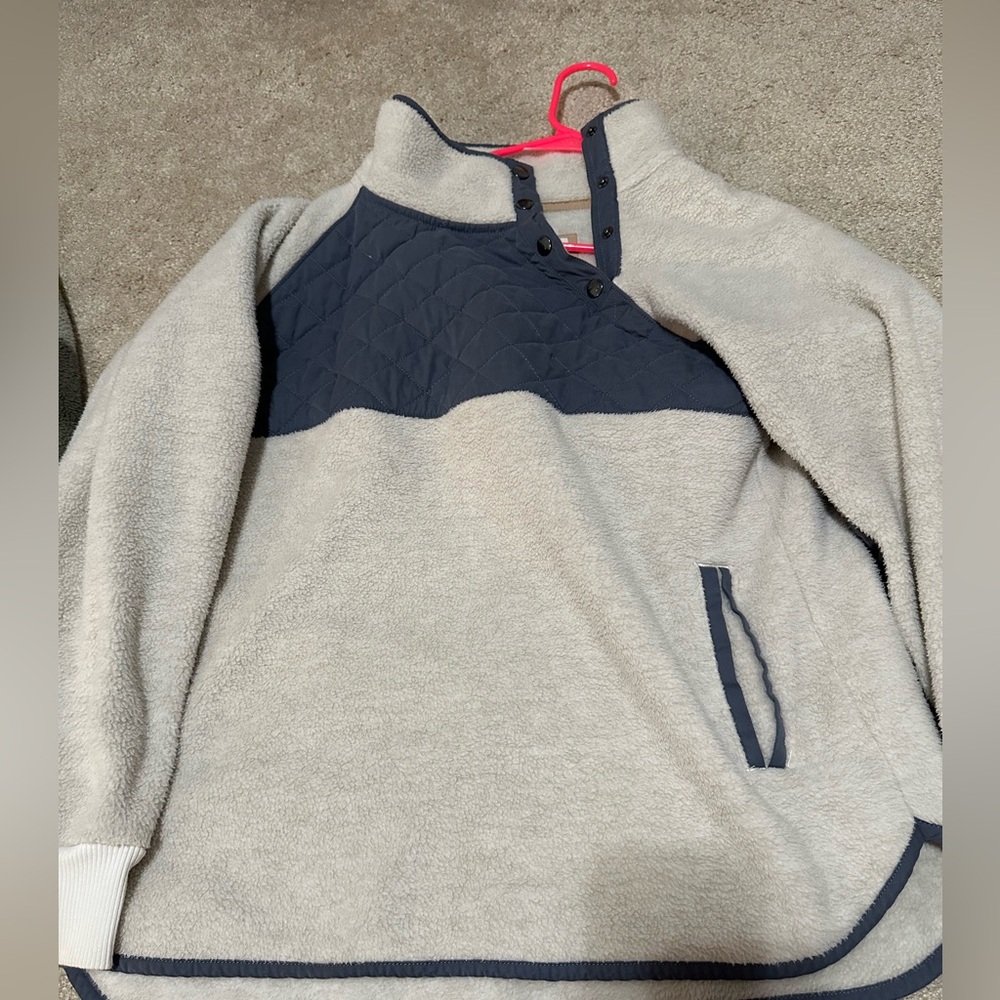 Cream and navy Abercrombie fleece